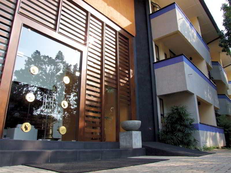 The Sovereign Hotel Colombo Exterior photo